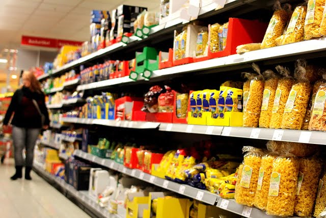 Konsument ma prawo porównywać ceny w sklepach i robić im zdjęcia. Zabranianie mu tego można uznać za nieuczciwą praktykę rynkową