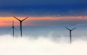 Popularnym w zielonym marketingu sloganem jest stwierdzenie, że 100% zużywanej przez firmę energii pochodzi ze źródeł odnawialnych