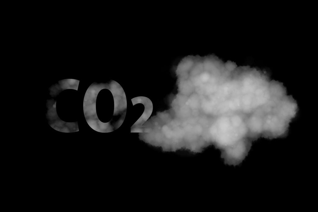 W szczycie lockdownu nastąpił spadek globalnej emisji CO2 o 17%, w Polsce o 23%