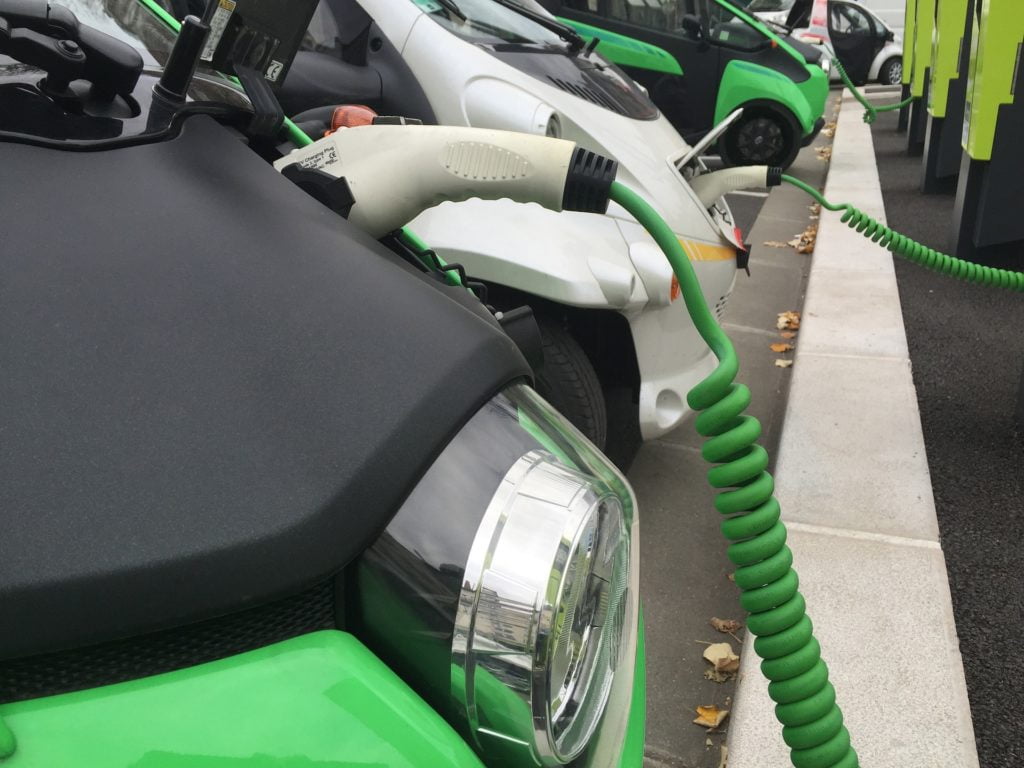 Sztuczna inteligencja pozwoli zoptymalizować ładowanie samochodów elektrycznych